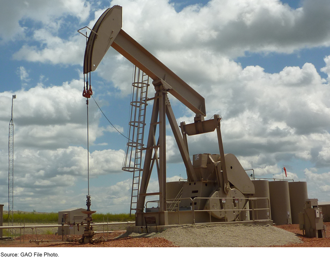 Photo of an oil well drilling site